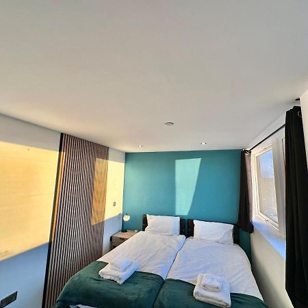 2 Bedroom With Stunning Sunset View, Free Parking And Wifi By Brookland Stays 伊登 外观 照片